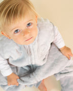 SAQUITOS FLEECE CON SALIDA PARA PIES