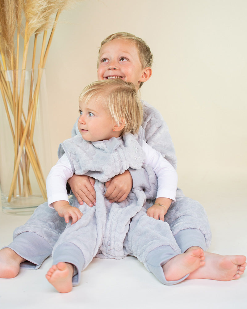 SAQUITOS FLEECE CON SALIDA PARA PIES