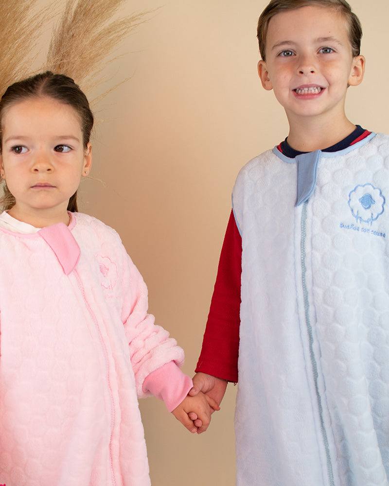 SAQUITOS FLEECE CON SALIDA PARA PIES